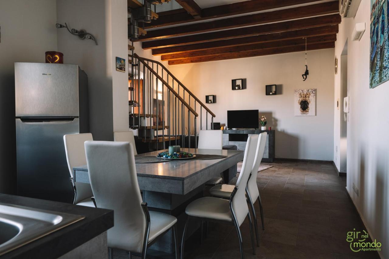 קטאניה Giro Nel Mondo Apartments מראה חיצוני תמונה