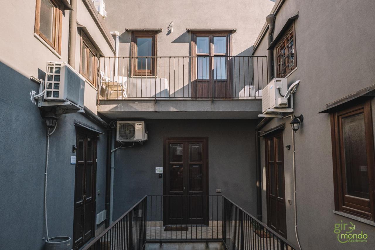 קטאניה Giro Nel Mondo Apartments מראה חיצוני תמונה